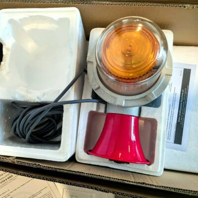 Luce d'allarme a stroboscopo a prova di esplosione a LED con classificazione IP65, alloggiamento in lega di alluminio e faro a LED multicolore per aree pericolose